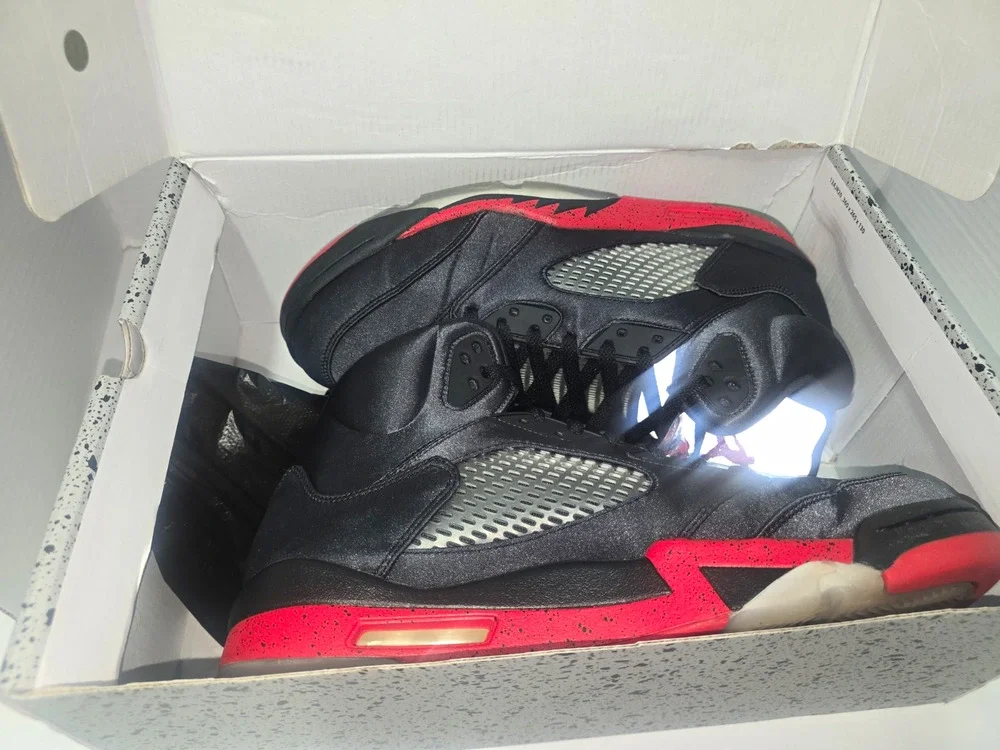 Jordan Air Jordan 5 Retro Satin Bred Black/University Red 2018 136027-006